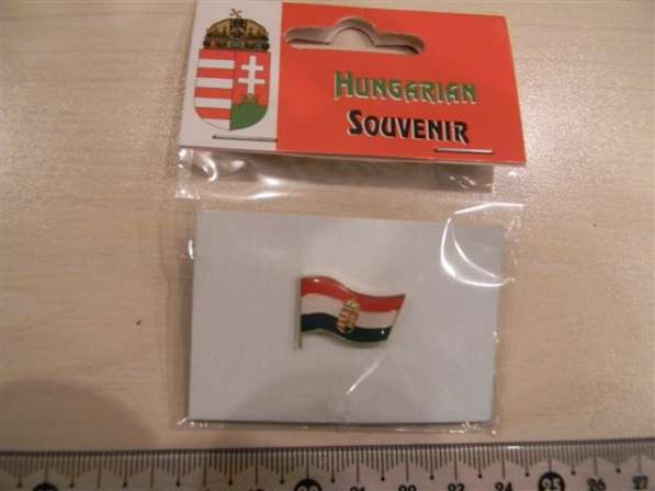 Значок. флаг Венгрии с гербом, желт. тяж. мет