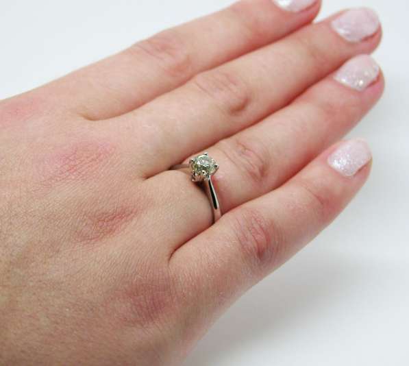 Золотое кольцо с бриллиантом 0.81 карат. в Москве фото 3