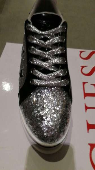 GUESS Сникеры на танкетке в Москве