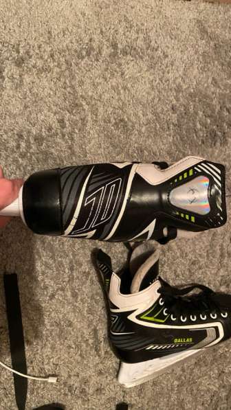 Коньки хоккейные