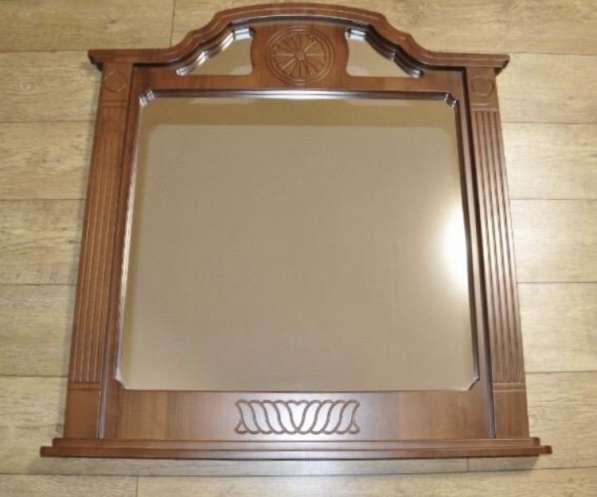 Настенное зеркало в деревянной раме в Пятигорске фото 3
