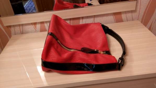 Продам сумку красную цена 23 000 тенге в 