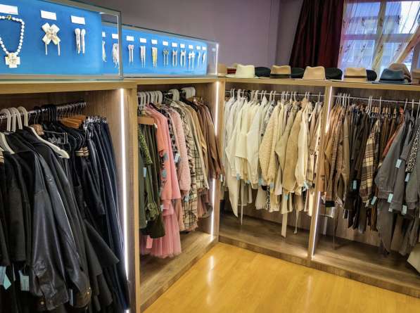 Продам шоу-рум корейской женской одежды под ключ
