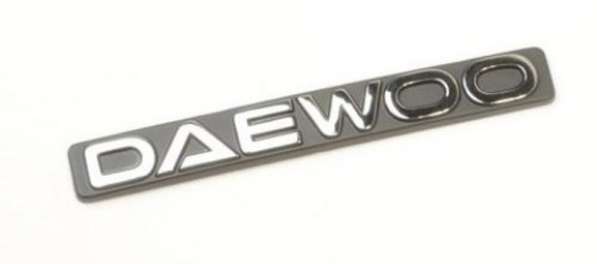 Надпись "Daewoo" крышки багажника на Нексию 96186962