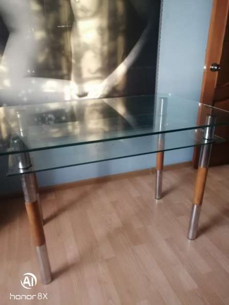 Продам стеклянный стол в Прокопьевске