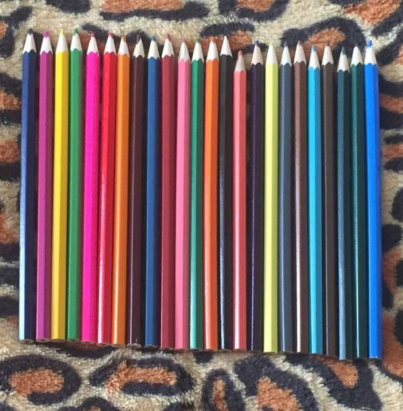 Цветные фломастеры и карандаши