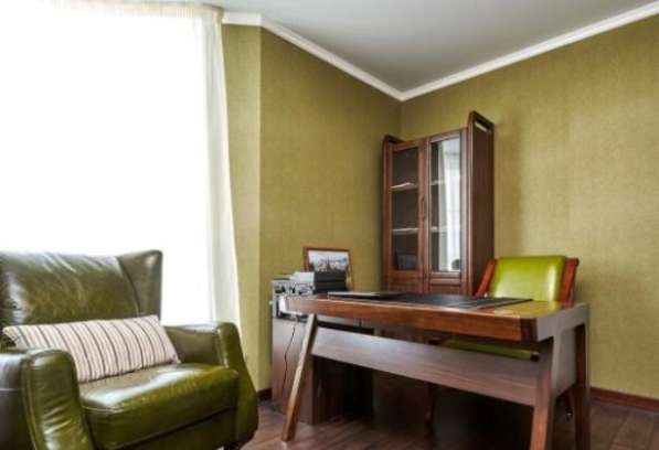 Продам четырехкомнатную квартиру в Краснодар.Жилая площадь 150 кв.м.Этаж 19.Дом кирпичный.