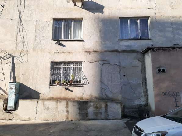 Просторная трехкомнатная квартира в Тбилиси в фото 13