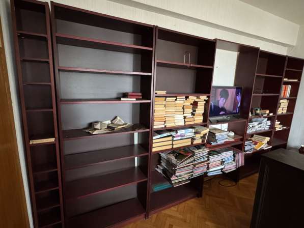 Стеллажи для книг в Москве