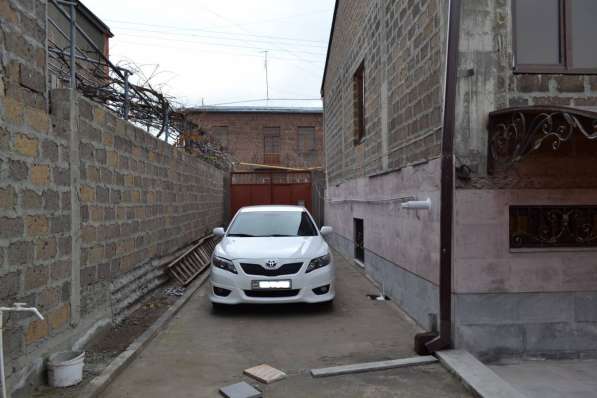 Элитный квартал в Ереване, двухэтажный дом в фото 13