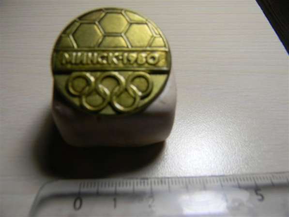 Значок. Олимпиада.Футбол.Ленинград, турнир, стадион.3 разных в фото 9