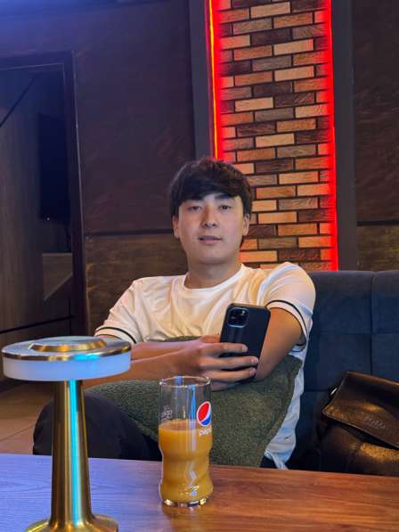 Нас двое, машина Газель, со всеми ладим