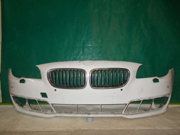Передний бампер на BMW 5er F10