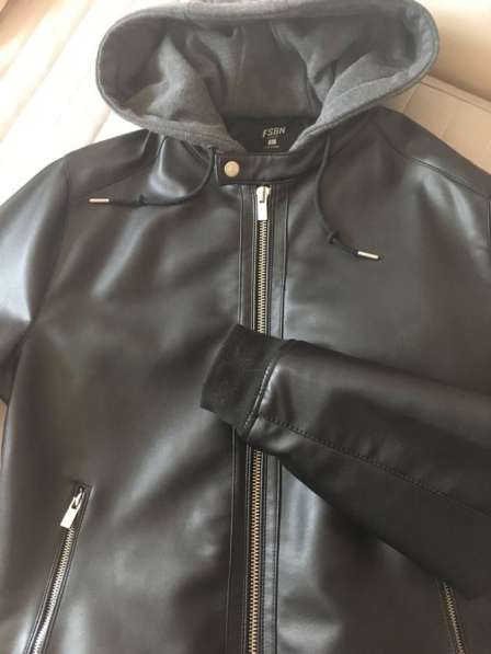 Куртка кожаная с текстильным капюшоном