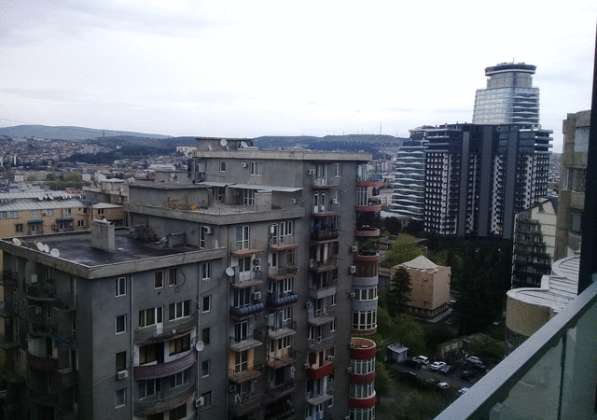 Срочно продается 3-х комнатная квартира в центре Тбилиси в фото 3