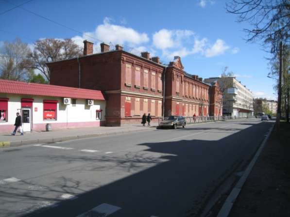 Магазин в г. Ломоносове (с земельным участком)