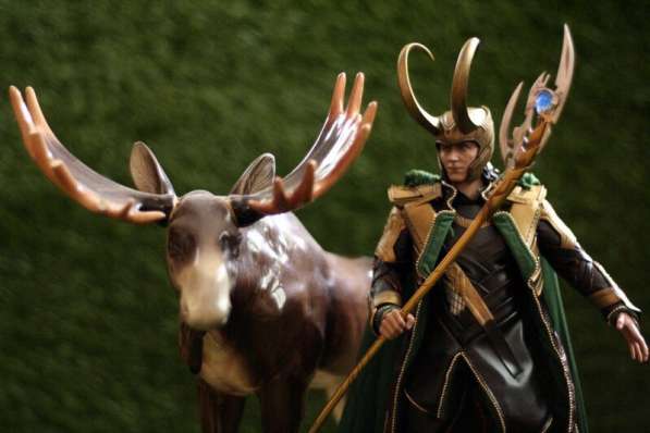 Hot Toys Avengers Loki, фигурка Локи, Мстители в Москве фото 5