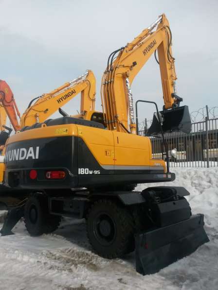 Экскаватор колесный HYUNDAI R180W-9S