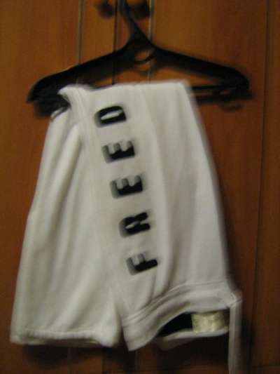 Продается спортивный костюм белый в Сарапуле