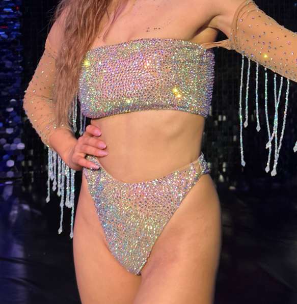 Расклейка стразами