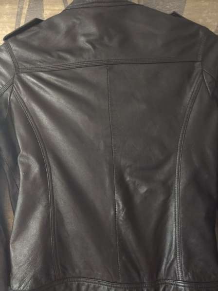 Продам женскую кожаную куртку (pimkie) в фото 4