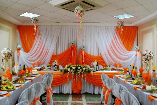 Оформление свадебного зала тканями, цветами, шарами в Пензе фото 15