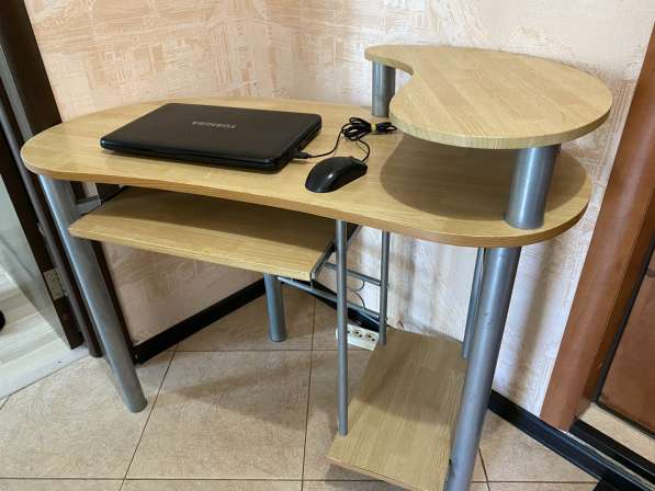 Продам импортный разборный компьютерный стол, срочно в Москве