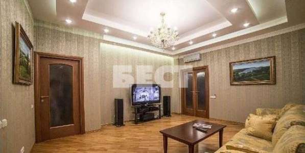 Продам четырехкомнатную квартиру в Москве. Жилая площадь 180 кв.м. Этаж 4. Есть балкон. в Москве