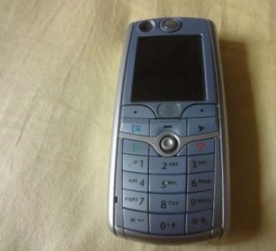 сотовый телефон Motorola C975