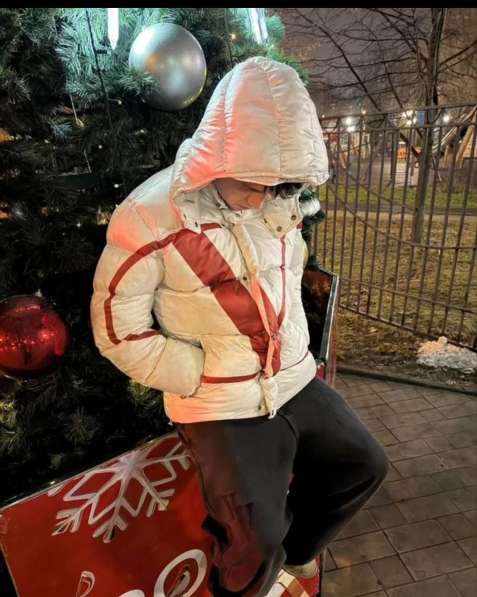 Пуховик Valentino x moncler в Москве фото 4