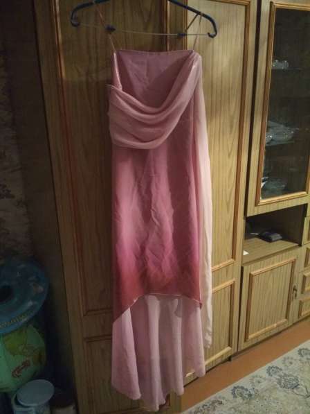 Продам розовое платье с золотистым отливом