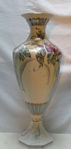 Красивый подарок на юбилей женщине - большая ваза