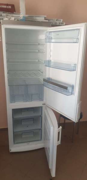 Продаэться Холодильник AEG в 