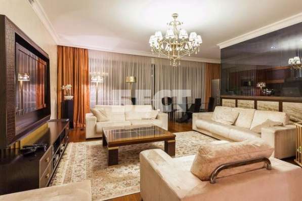 Сдам четырехкомнатную квартиру в Москве. Жилая площадь 175 кв.м. Этаж 10. 