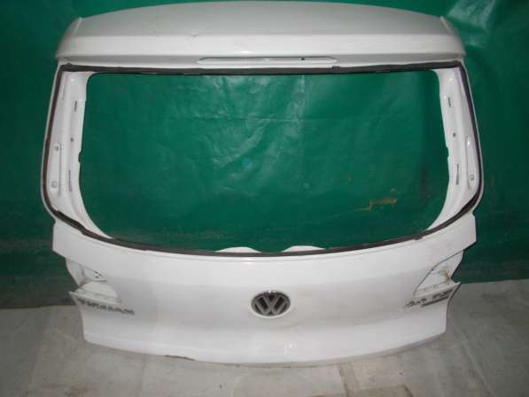 Белая крышка багажника Volkswagen Tiguan Б/У