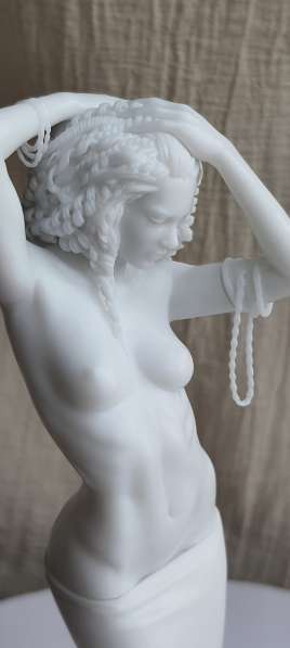 Статуэтка - Девушка Мистерия. Высота 20см