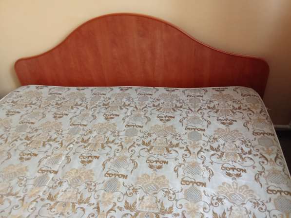 Продам двуспальную кровать