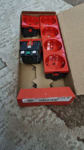 Розетка электрическая Legrand Mosaic (красный) в Москве фото 4