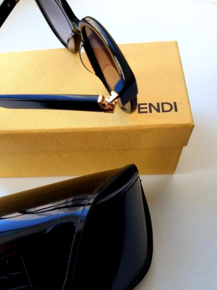 Новые солнцезащитные очки Fendi в Санкт-Петербурге фото 3
