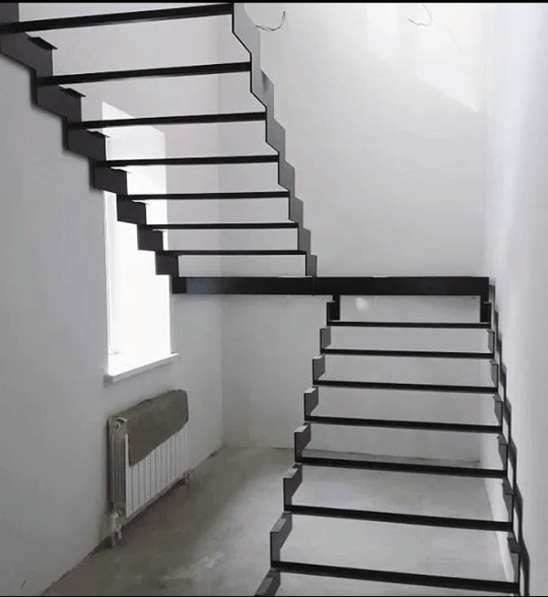 Каркас лестницы из листового металла в фото 3
