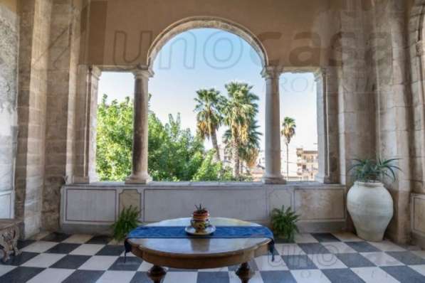 Продается элегантная укрепленная резиденция в Комизо Сицилия в фото 3