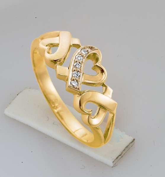 Золотое кольцо с бриллиантами, новое