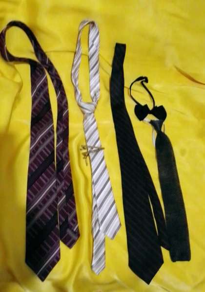 Продам галстуки 4 шт и бабочку