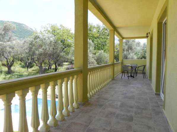 Дом с бассейном Черногория в фото 12
