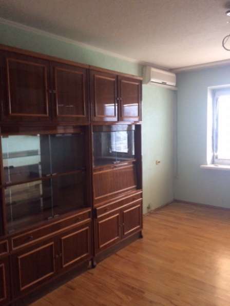 Сдам двухкомнатную квартиру в Ростов-на-Дону.Жилая площадь 54 кв.м.Этаж 8.Есть Балкон.