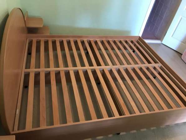 Двуспальная кровать с матрасом в Сочи