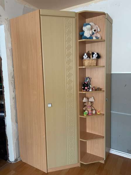 Шкаф угловой