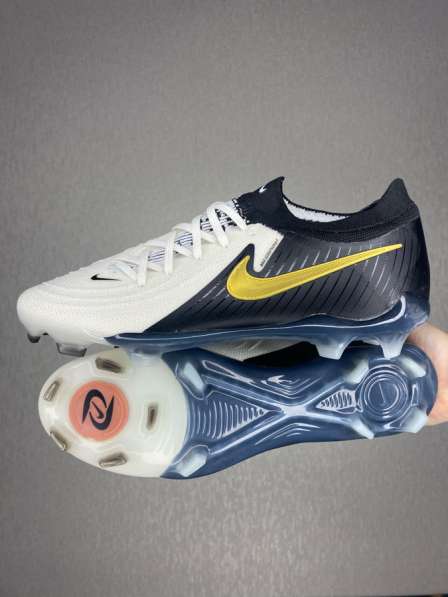 Футбольные бутсы