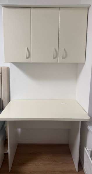 Мебель, стол письменный и навесной шкаф