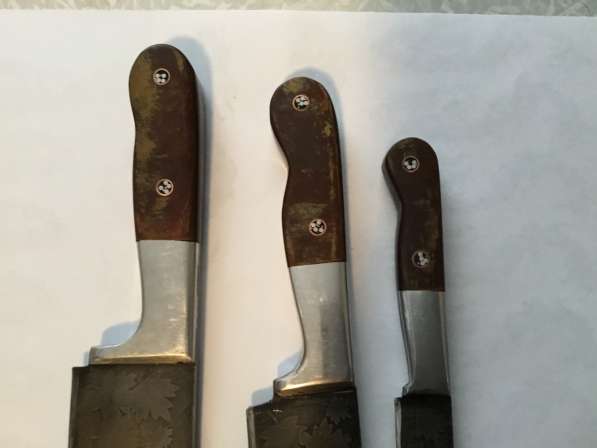 Продается подарочный набор кухоных ножей(кленовый листолад) в Феодосии